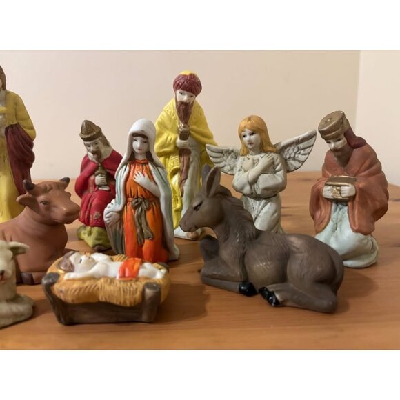 Vintage Nativity Set #2 Ceramic Hand-Painted Christmas Figurines - Picture 3 of 4